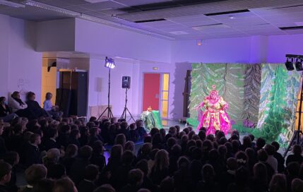 Les Maternelles et CE1 au spectacle de PAKITA